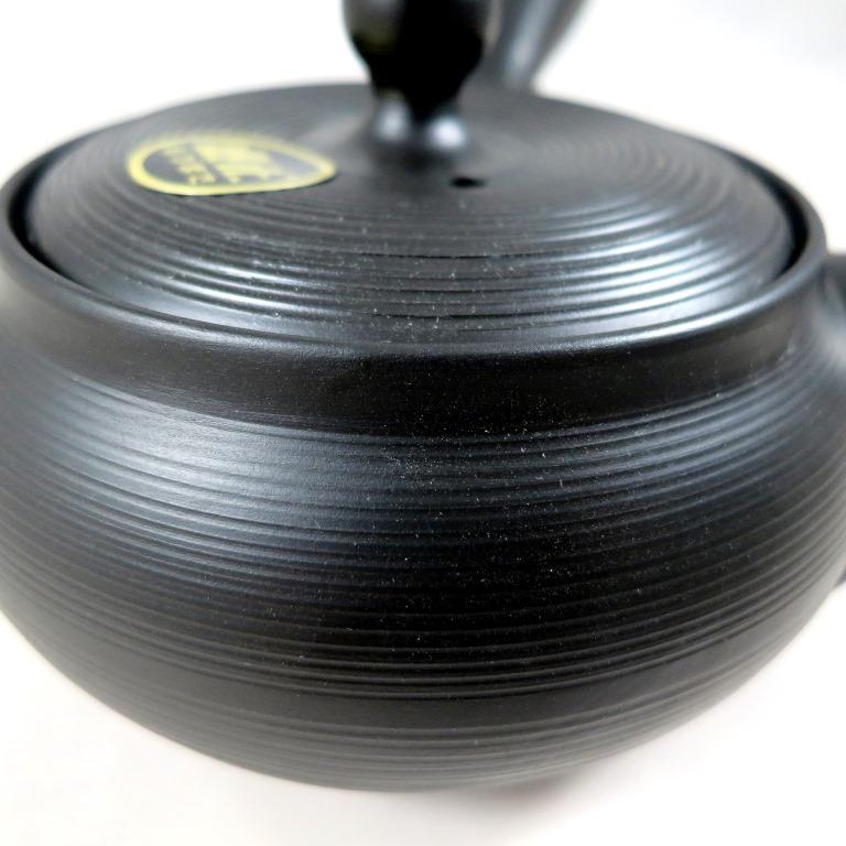 Kyusu schwarz mit feinen Ringlinien