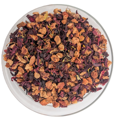 Bio-Früchteteemischung Wilde Bio-Orange mit tiefroten Hibiskusblüten, hellem Apfel und gelben Orangenschalen.