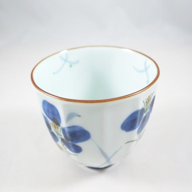 Teebecher blaue Blüten polygonal