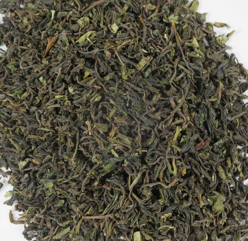 Frühlingsernte aus Darjeeling. Garten Singell