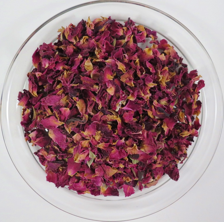 Rosenbl-uten-Bl-atter-geschnitten