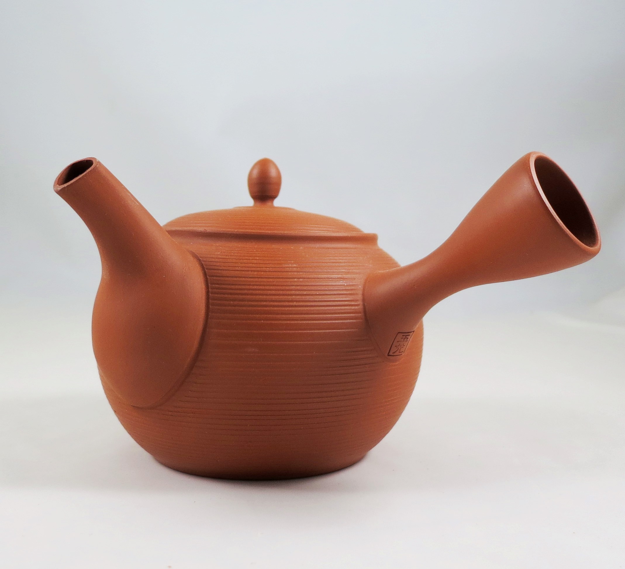 Kyusu mit gestochenem Tonsieb.