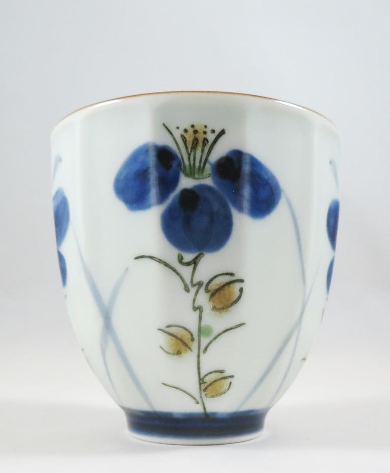 Teebecher blaue Blüten polygonal