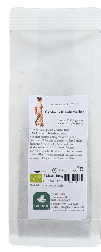 Weiße Tee-Verpackung von Gyokuro Kirishima bio mit Illustration einer Japanerin im Geisha-Kimonokleid.