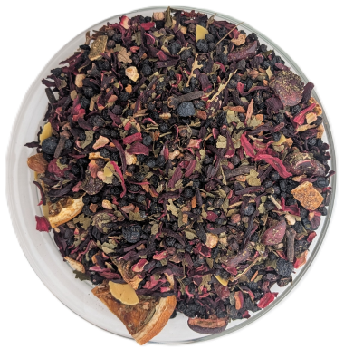 Würzige Früchteteemischung Jul Glogg mit dunklen Holunderbeeren, Hibiskusblüten, Nelken, Mandelhobeln und getrockneten Orangenscheiben.
