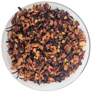 Früchtetee Kandierte Mandeln – gehaltvolle Früchtemischung mit Apfelstücken, gehackten Mandeln und dunklen Hibiskusblüten in einer Schale.