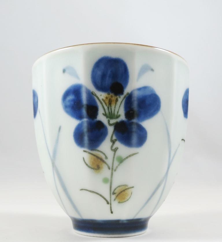 Teebecher blaue Blüten polygonal