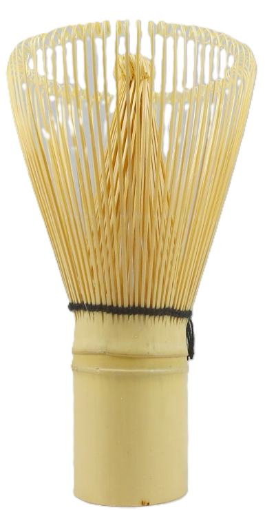 Traditioneller Matcha-Besen aus hellem Bamboo mit feinen, gebogenen Borsten und schwarzem Bindfaden.