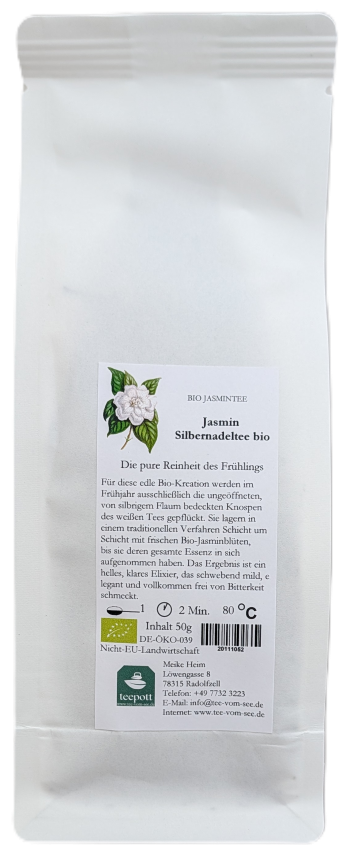 Weiße Tee-Verpackung von Jasmin Silbernadeltee bio mit Zeichnung von Jasminblüten und Bio-Logo.